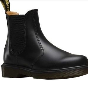 Dr. Martens 2976 Chelsea Boot Black Leather Size 9